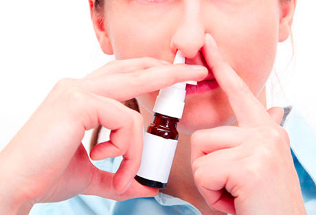 Comment bien utiliser les gouttes et les sprays pour le nez?